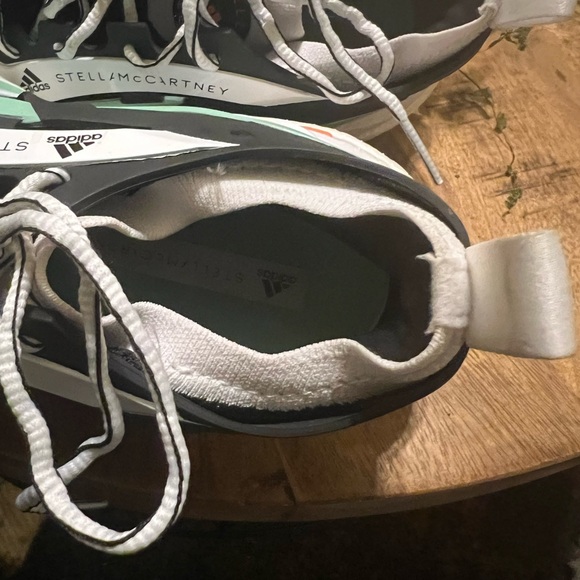 Stella McCartney Adidas size 8 lightly used - Picture 3 of 6